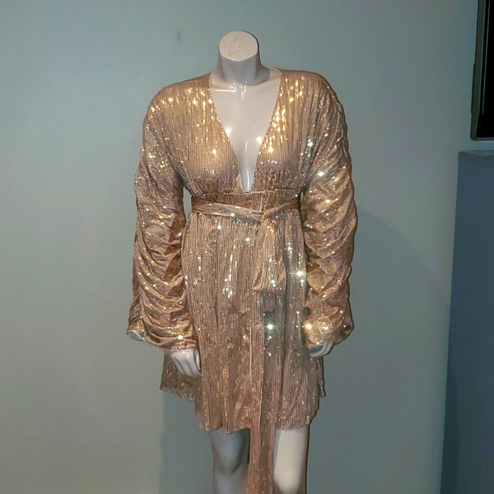 Host Pick🌸 NWT Pretty Little Thing Gold Sequin Wrap Belted Dress Maternity